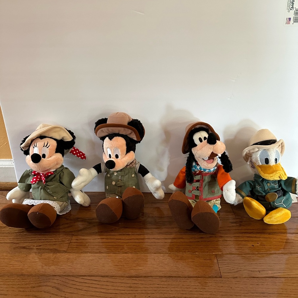 Mickey and friends safari plush
